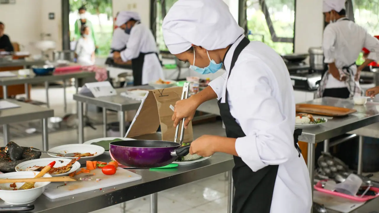 Produção de refeições em cozinha de operação corporativa
